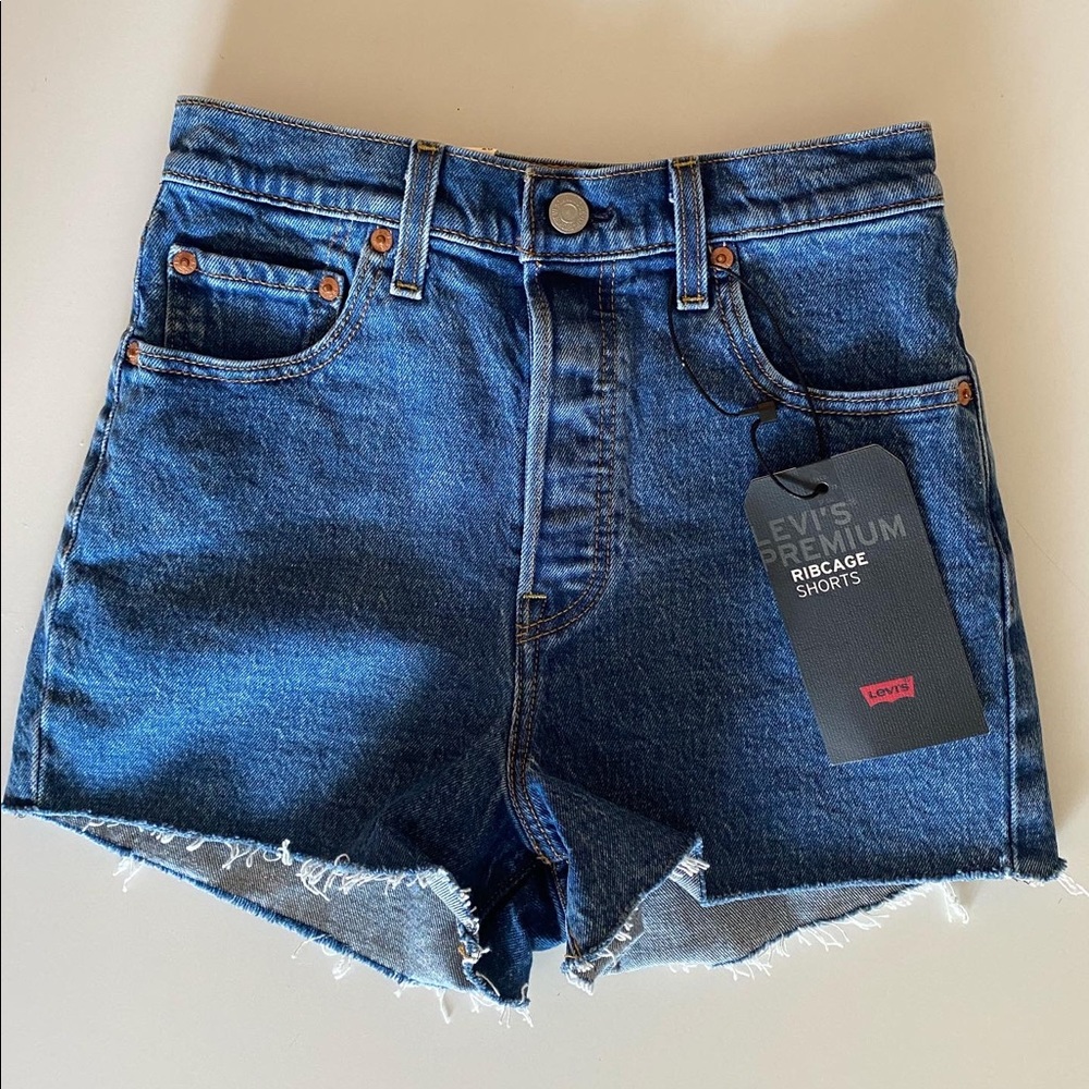 Levi’s Ribcage Shorts super high rise